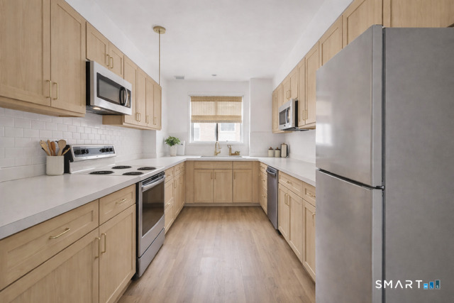 60 Wolfpit Avenue APT 4B