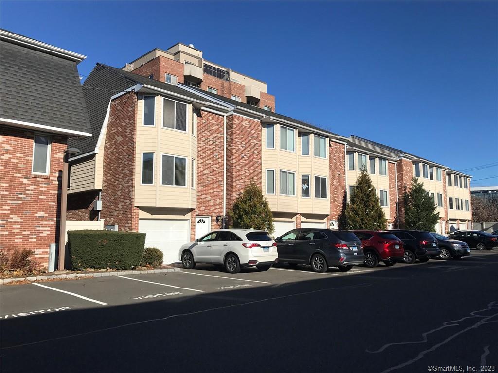 1611 Washington Boulevard Apt 21, Stamford, Connecticut - 2 Bedrooms  
2 Bathrooms  
4 Rooms - 