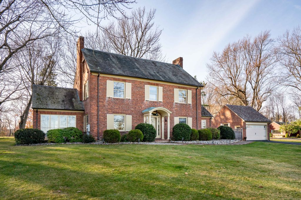 Photo of 33 Golf Road, Wethersfield, CT 06109 (MLS # 24143827)