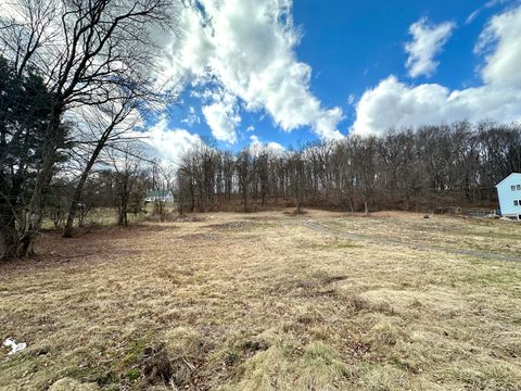 882 South Grand Street East Granby CT 06026