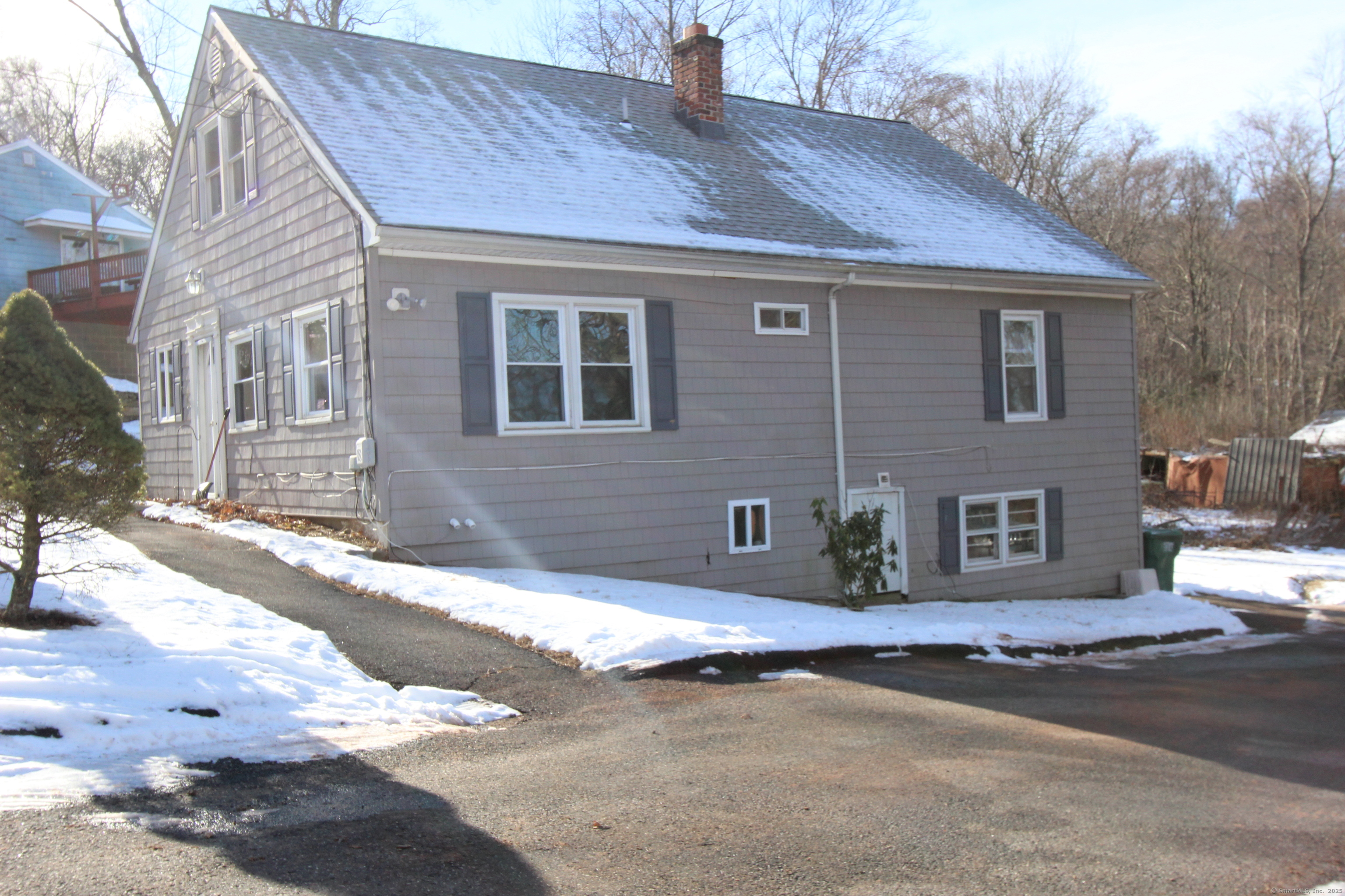 Brook Street, Seymour, Connecticut - 1 Bedrooms  
1 Bathrooms  
3 Rooms - 