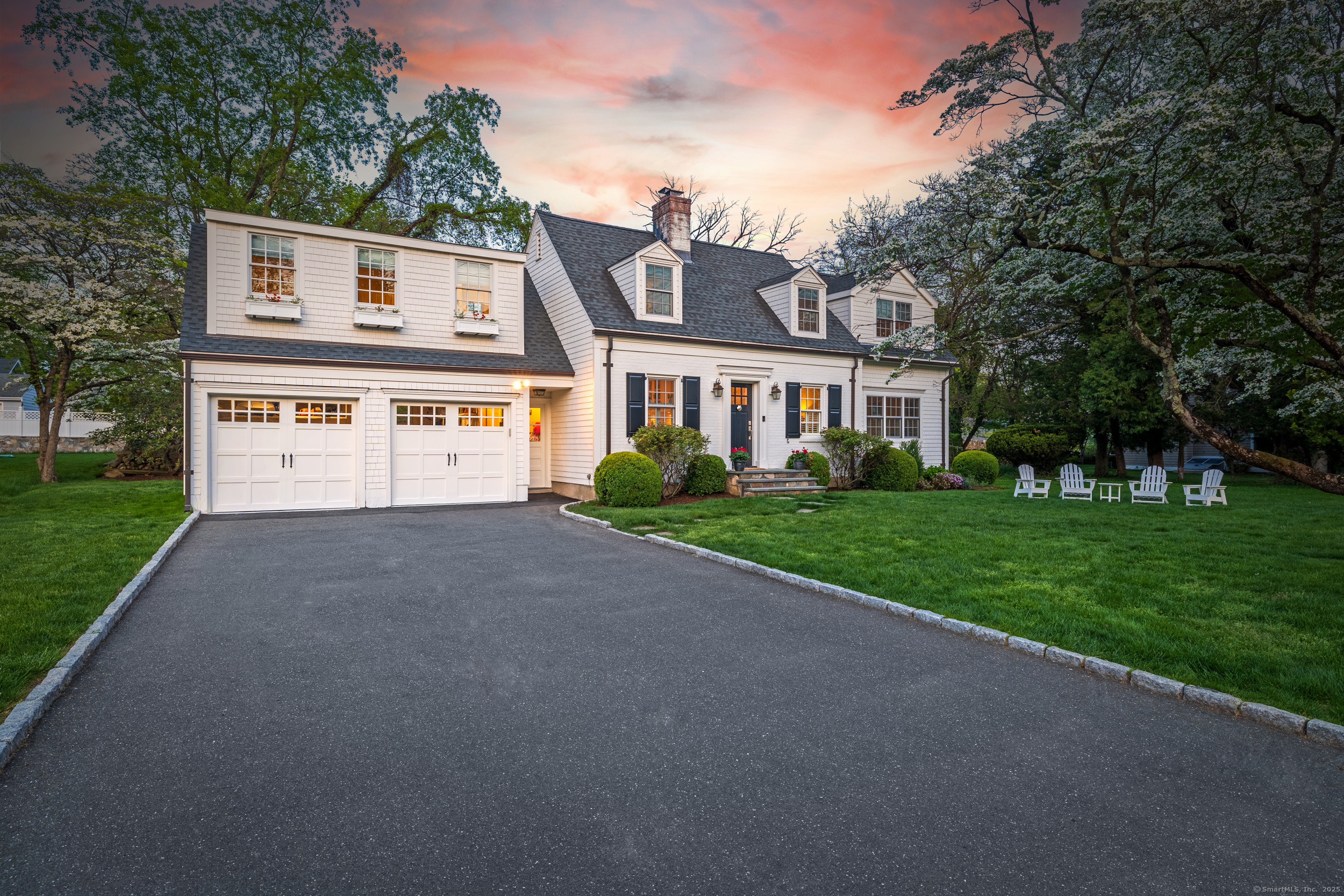 16 Dubois Street, Darien, Connecticut - 4 Bedrooms  
2.5 Bathrooms  
8 Rooms - 