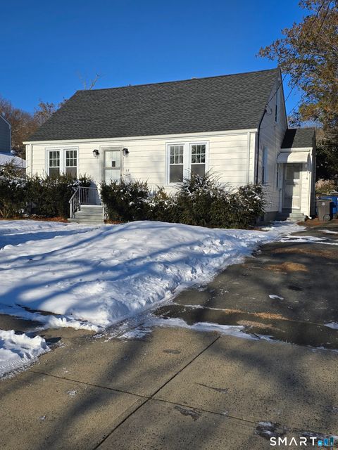Photo of 64 Glen View Terrace, New Haven, CT 06515 (MLS # 24150207)