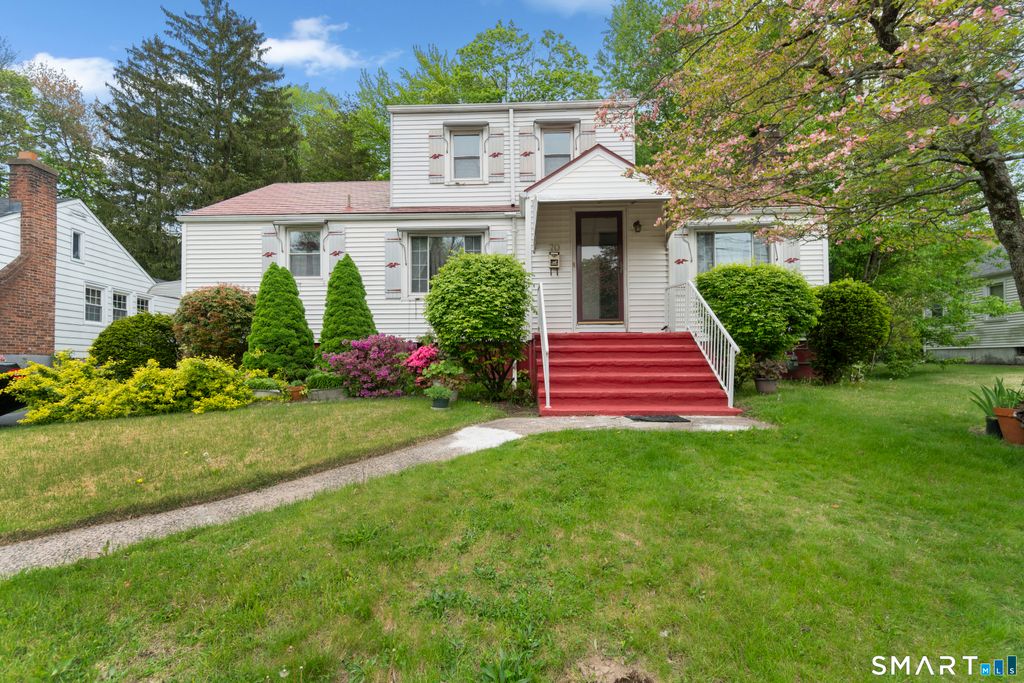 Photo of 70 Judwin Avenue, New Haven, CT 06515 (MLS # 24175108)
