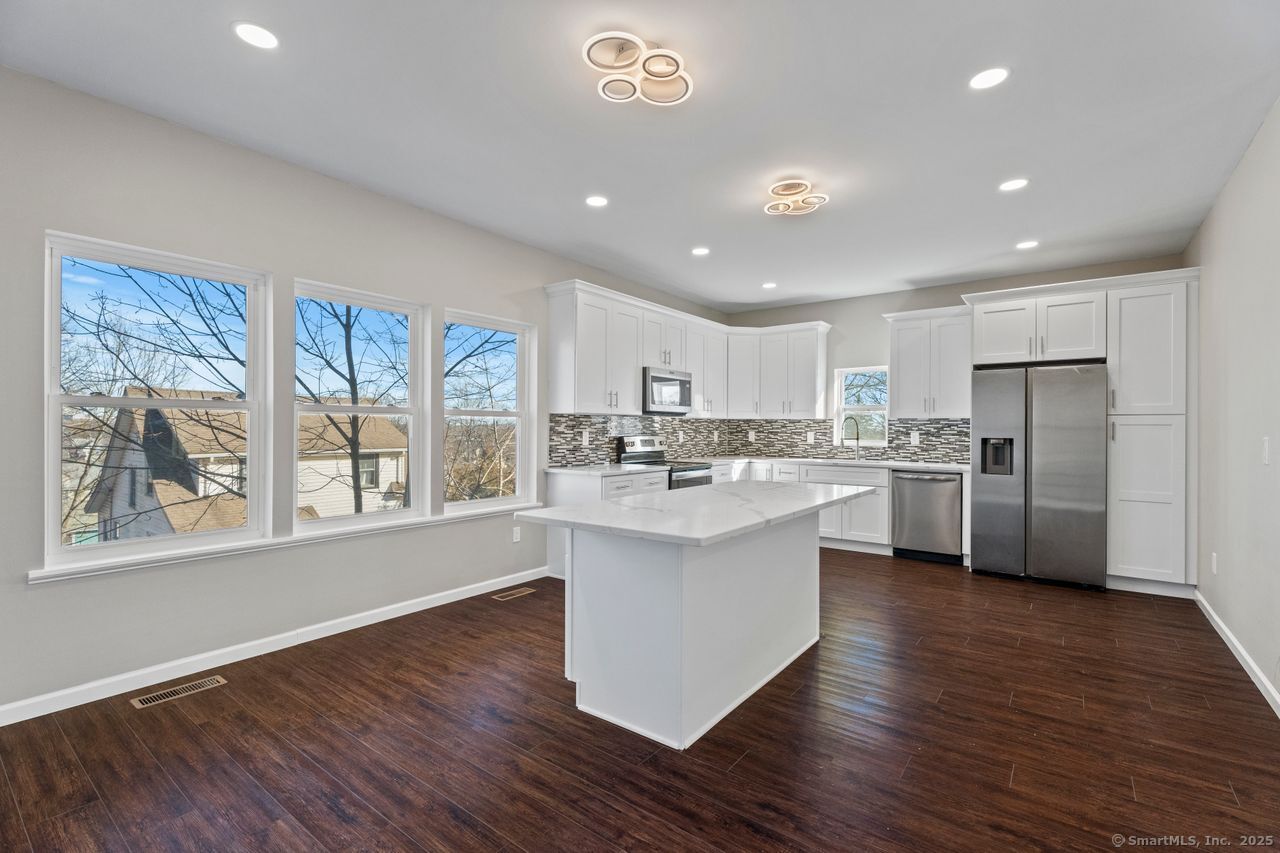 47 Hemlock Street, West Haven, Connecticut image 4