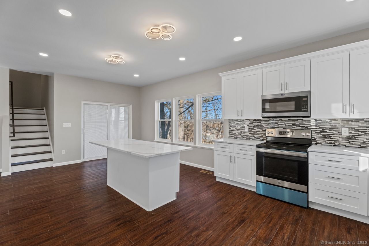 47 Hemlock Street, West Haven, Connecticut image 5