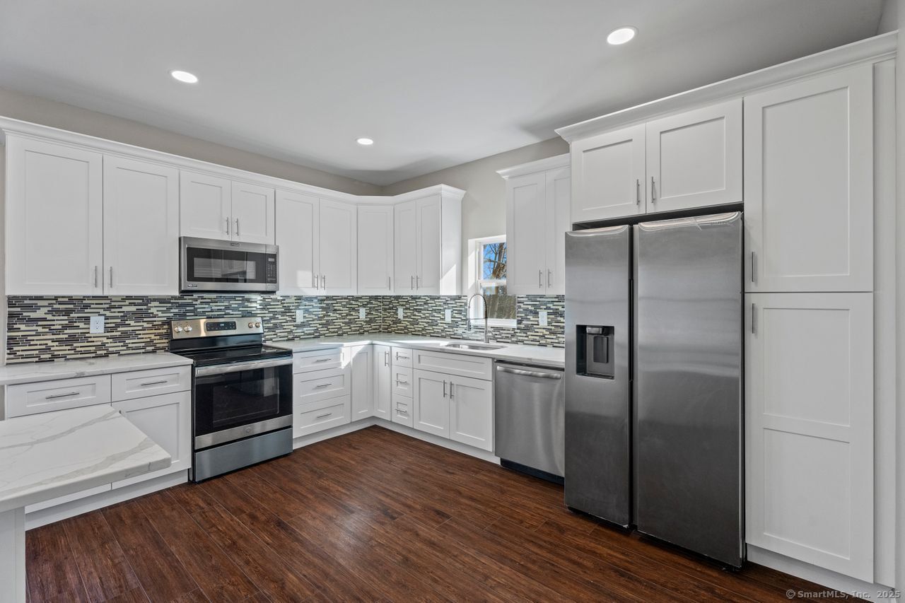 47 Hemlock Street, West Haven, Connecticut image 2