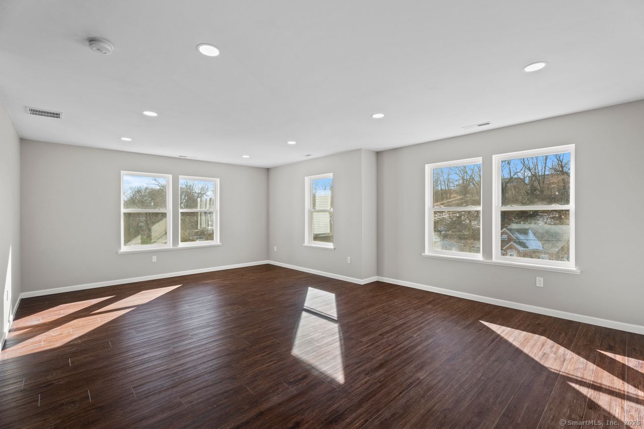 47 Hemlock Street, West Haven, Connecticut image 12
