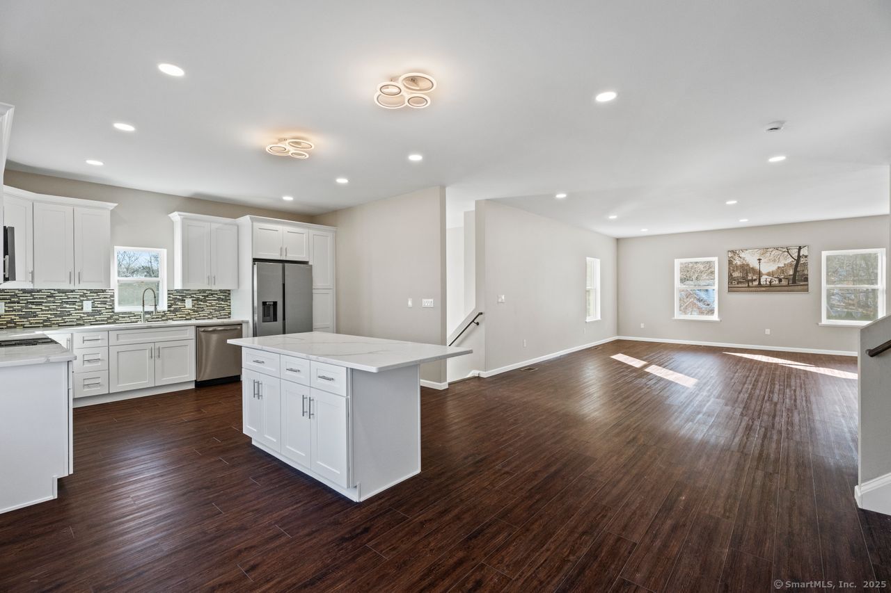 47 Hemlock Street, West Haven, Connecticut image 6