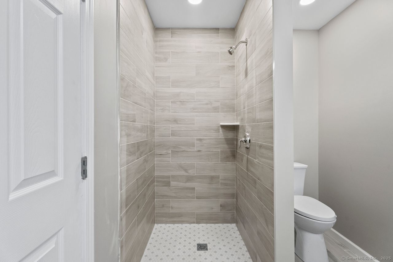 47 Hemlock Street, West Haven, Connecticut image 16