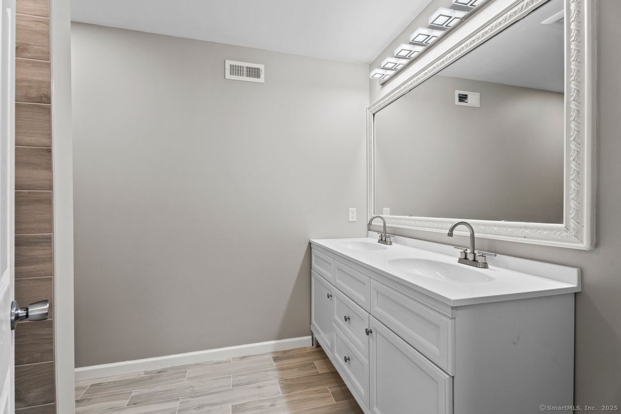 47 Hemlock Street, West Haven, Connecticut image 15