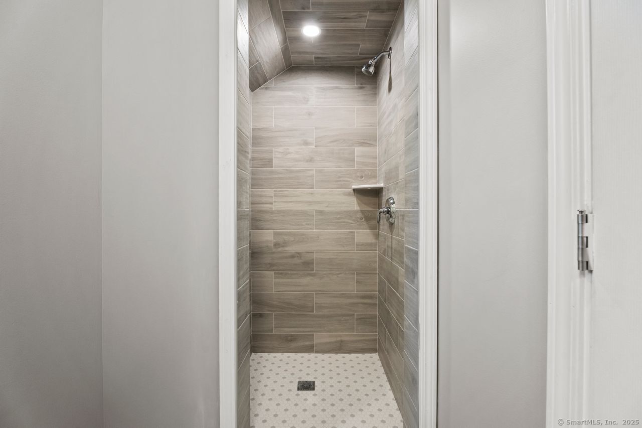 47 Hemlock Street, West Haven, Connecticut image 10
