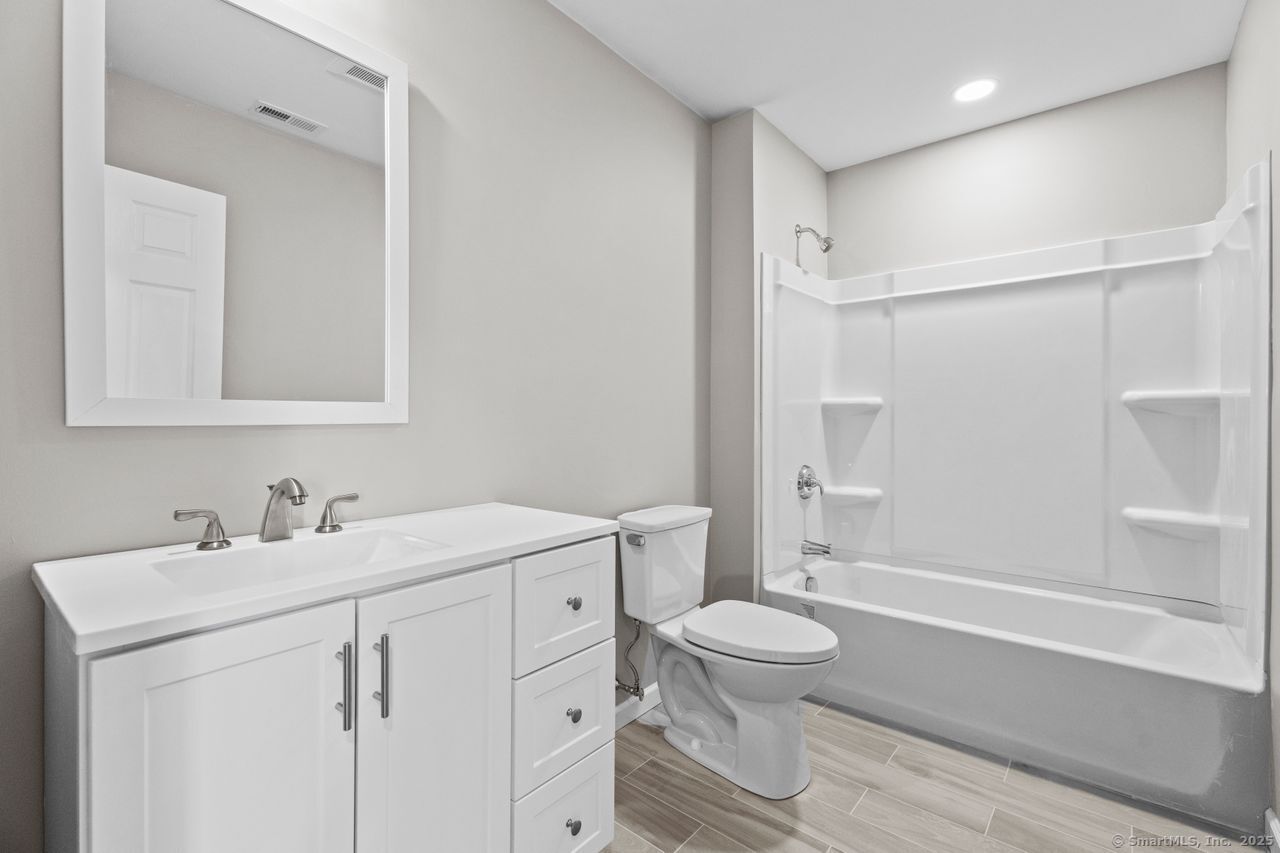 47 Hemlock Street, West Haven, Connecticut image 24