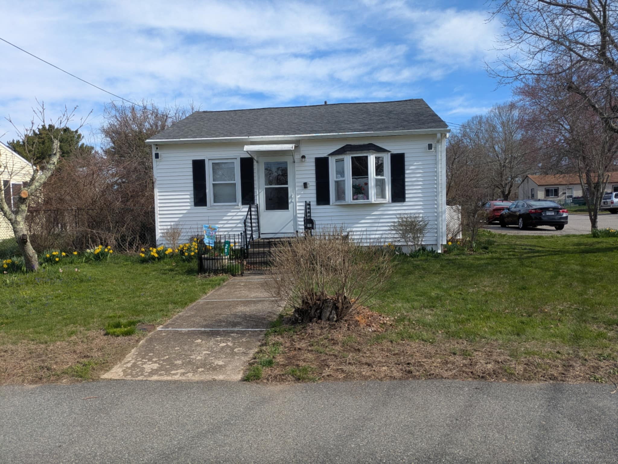 Midway Oval, Groton, Connecticut - 2 Bedrooms  
1 Bathrooms  
4 Rooms - 