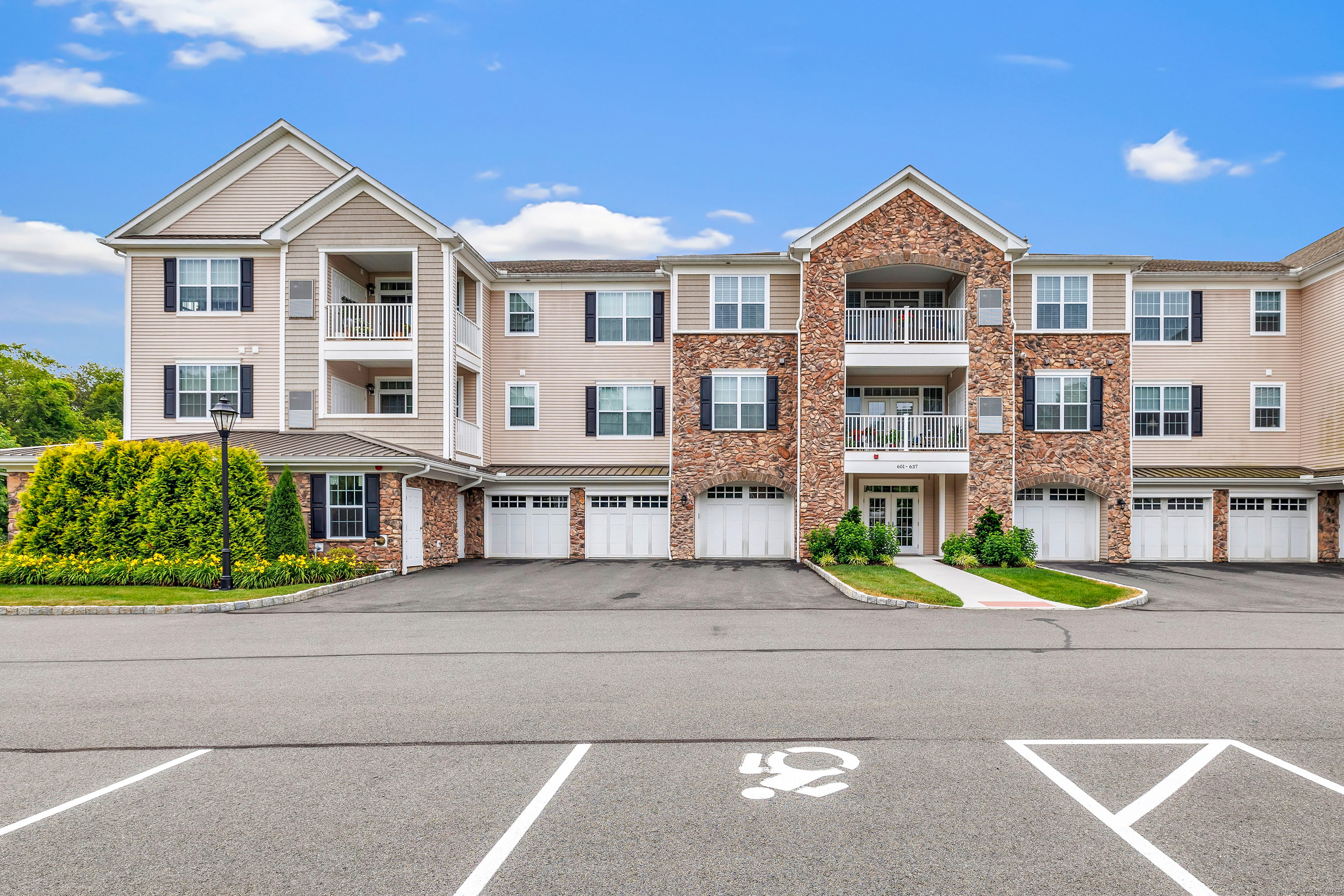 605 Brookside Court 605