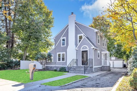 Photo of 374 Mapledale Place, Bridgeport, CT 06610 (MLS # 24135891)