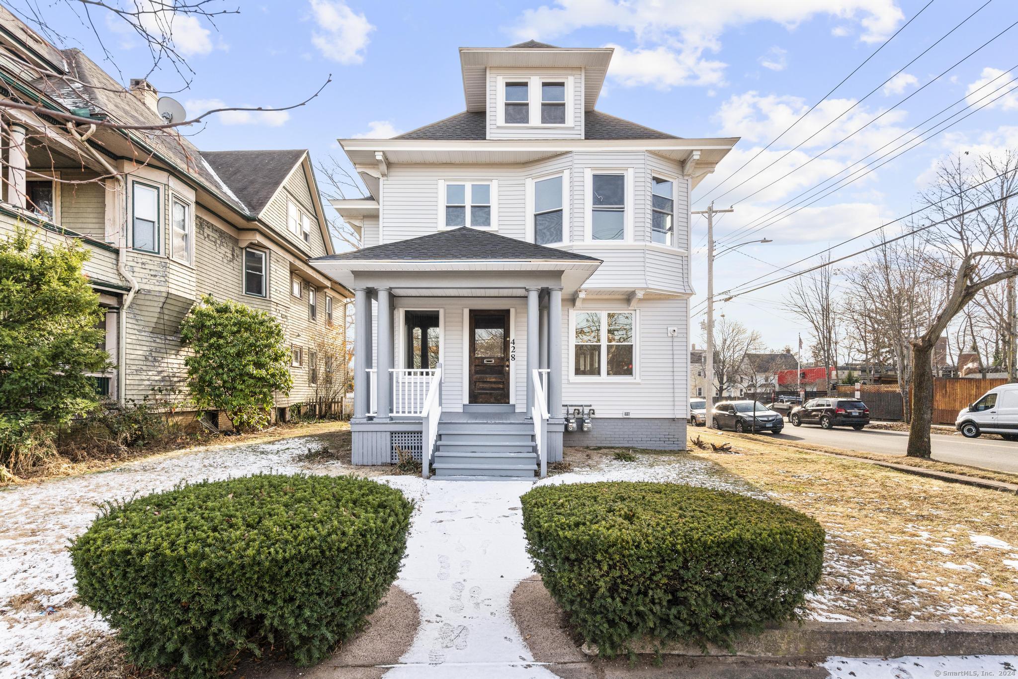 Edgewood Avenue, New Haven, Connecticut - 5 Bedrooms  
3 Bathrooms  
12 Rooms - 