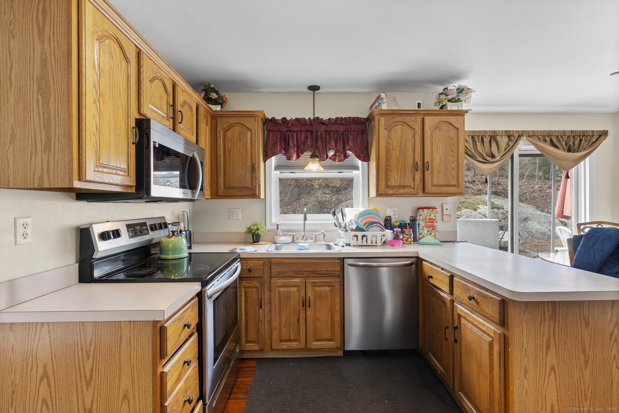 1725 Cutspring Road, Stratford, Connecticut image 5