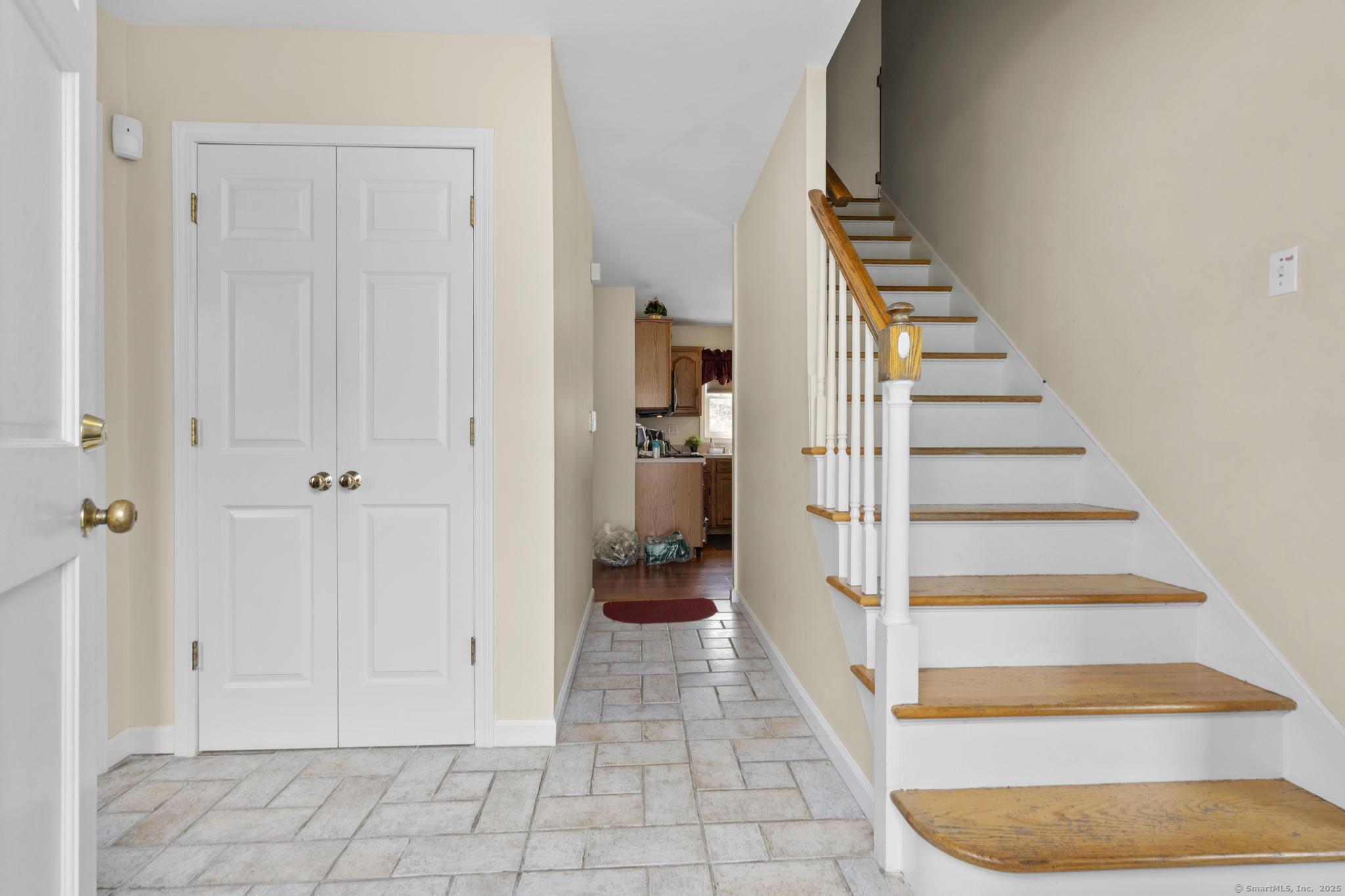 1725 Cutspring Road, Stratford, Connecticut image 2