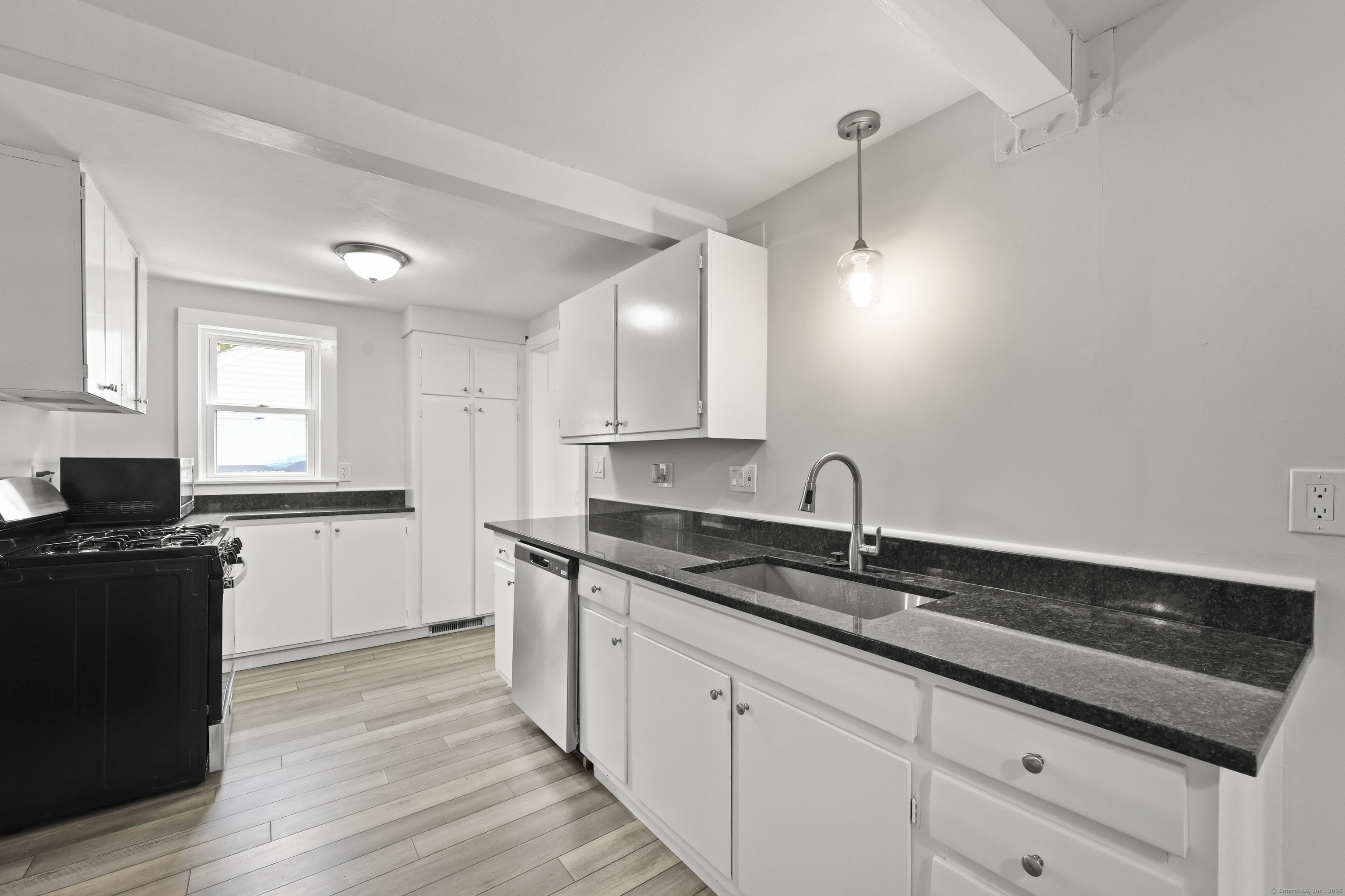 Coventry, Connecticut 06238, United States, 3 Bedrooms Bedrooms, ,2 BathroomsBathrooms,Residential,Active,166389