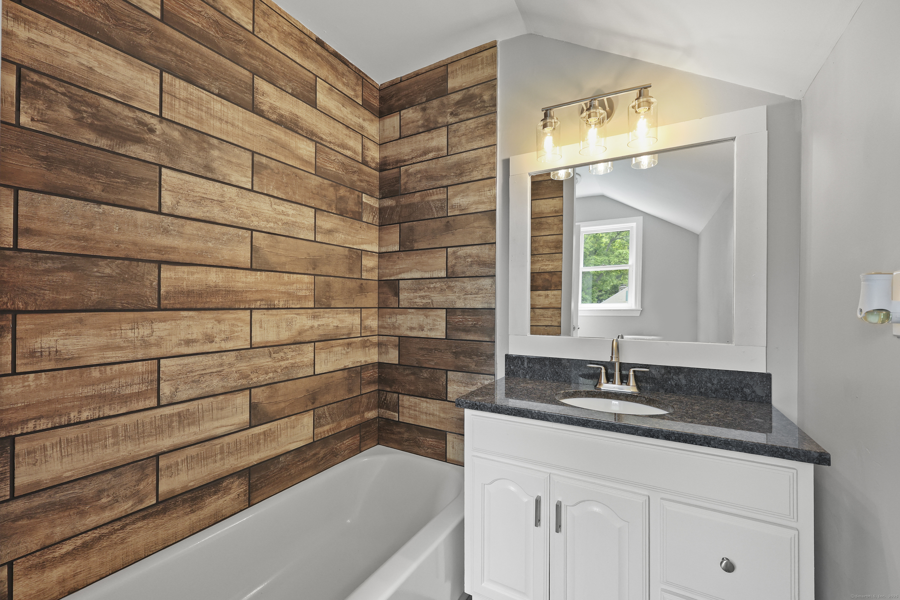 Coventry, Connecticut 06238, United States, 3 Bedrooms Bedrooms, ,2 BathroomsBathrooms,Residential,Active,166389