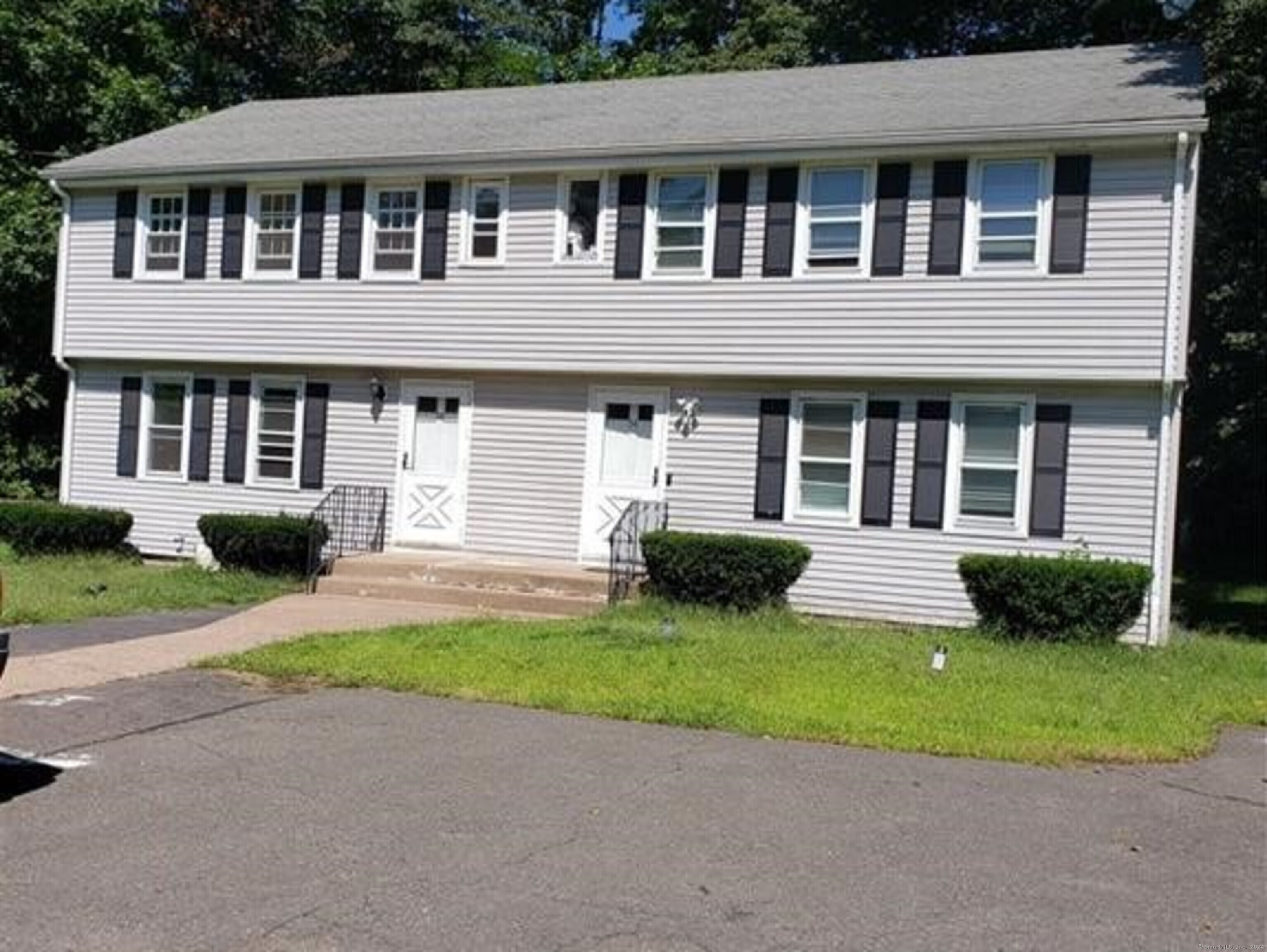 5458 Water Street, Glastonbury, Connecticut - 3 Bedrooms  
2 Bathrooms  
5 Rooms - 