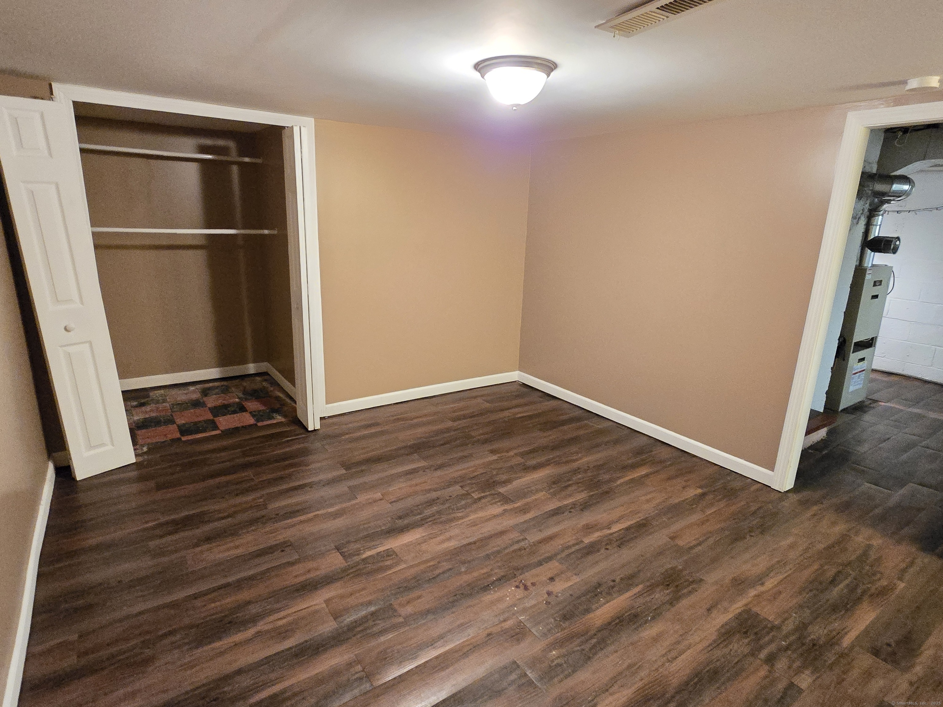 Waterbury, Connecticut 06705, United States, 3 Bedrooms Bedrooms, ,2 BathroomsBathrooms,Residential,Active,167902