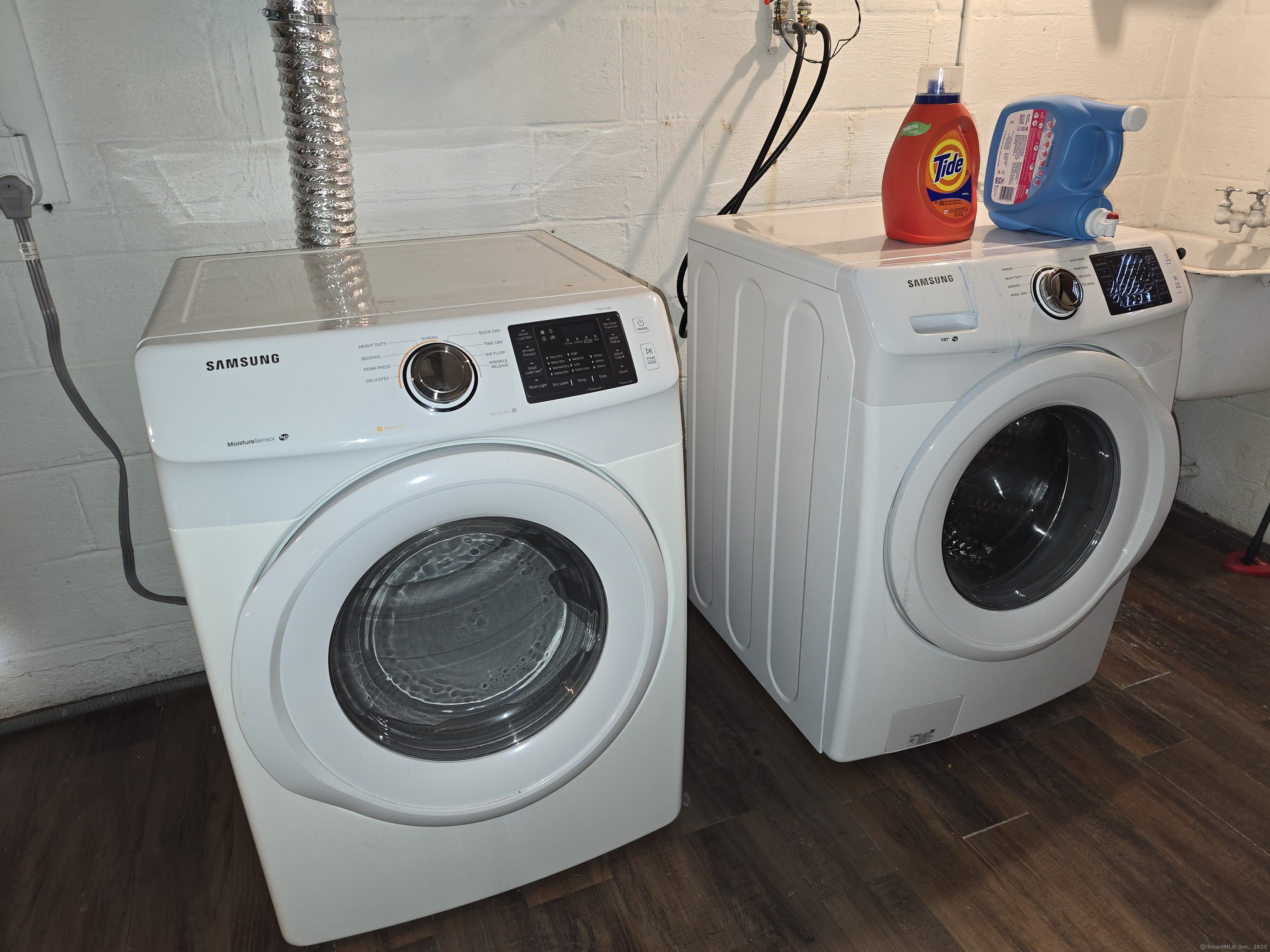 Waterbury, Connecticut 06705, United States, 3 Bedrooms Bedrooms, ,2 BathroomsBathrooms,Residential,Active,167902