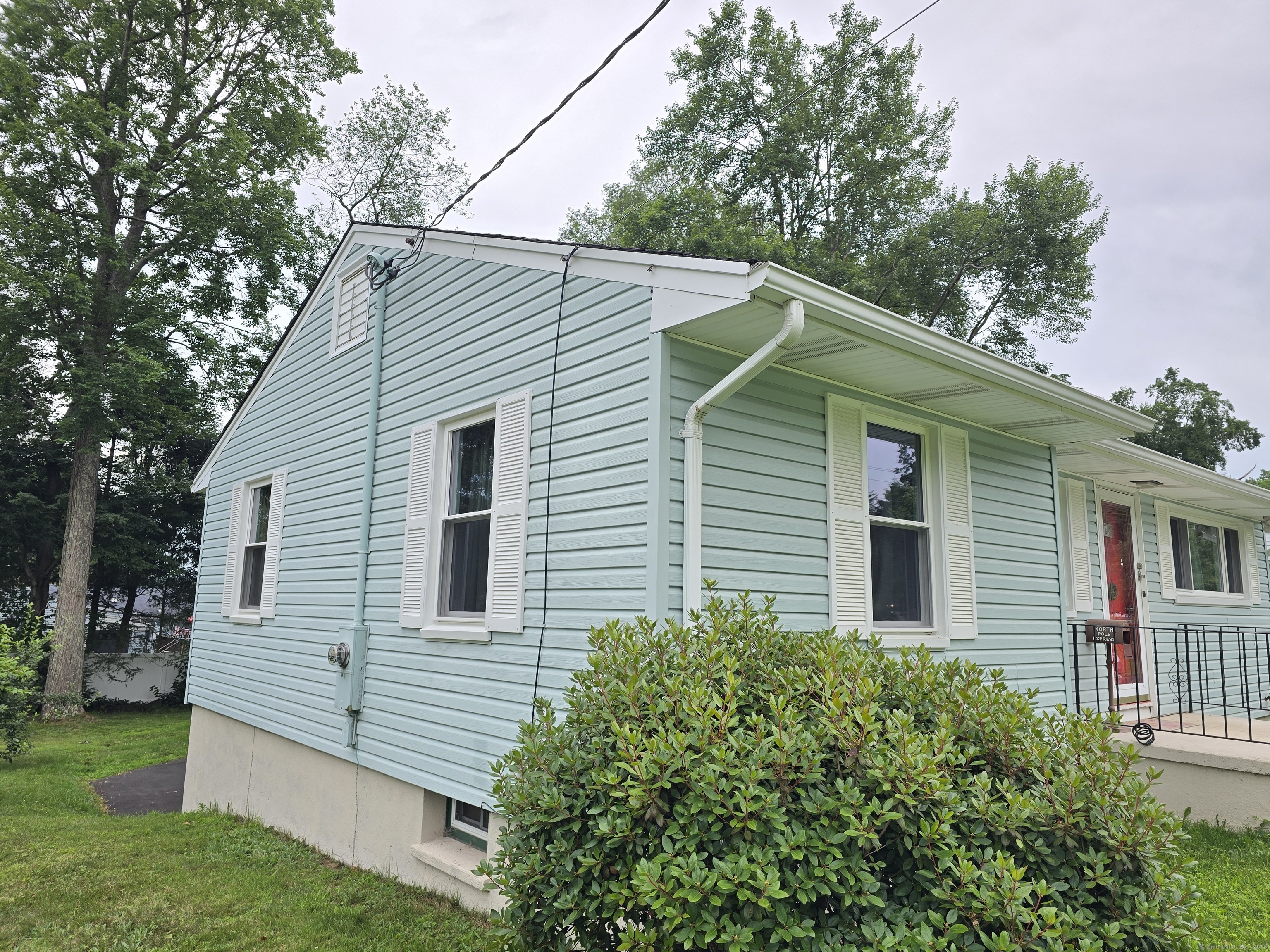 Waterbury, Connecticut 06705, United States, 3 Bedrooms Bedrooms, ,2 BathroomsBathrooms,Residential,Active,167902