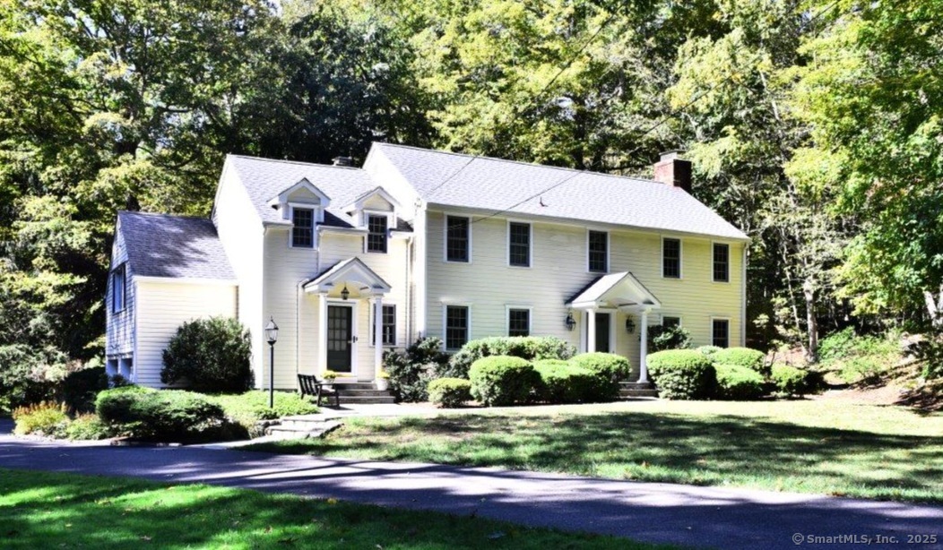 Pheasant Run Road, Wilton, Connecticut - 4 Bedrooms  
3 Bathrooms  
9 Rooms - 