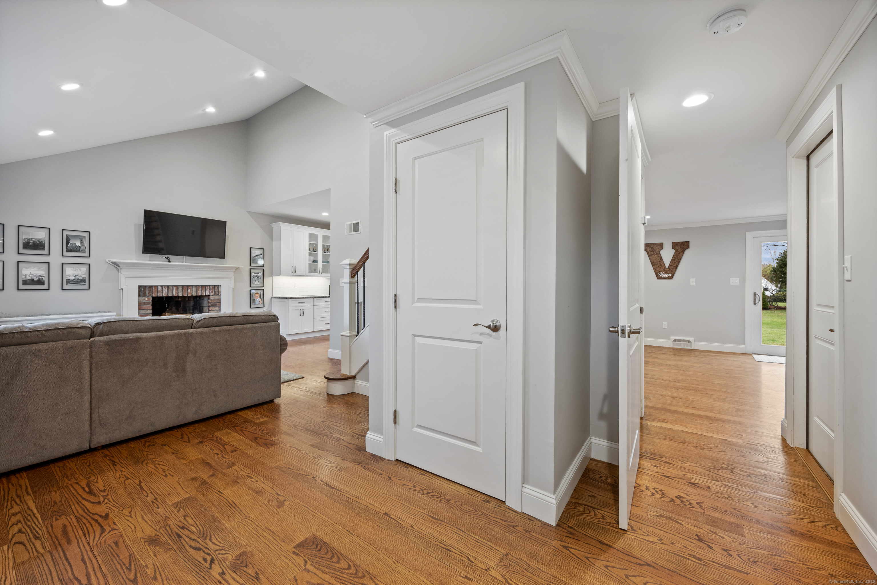 71 Blue Ridge Lane, West Hartford, Connecticut image 4