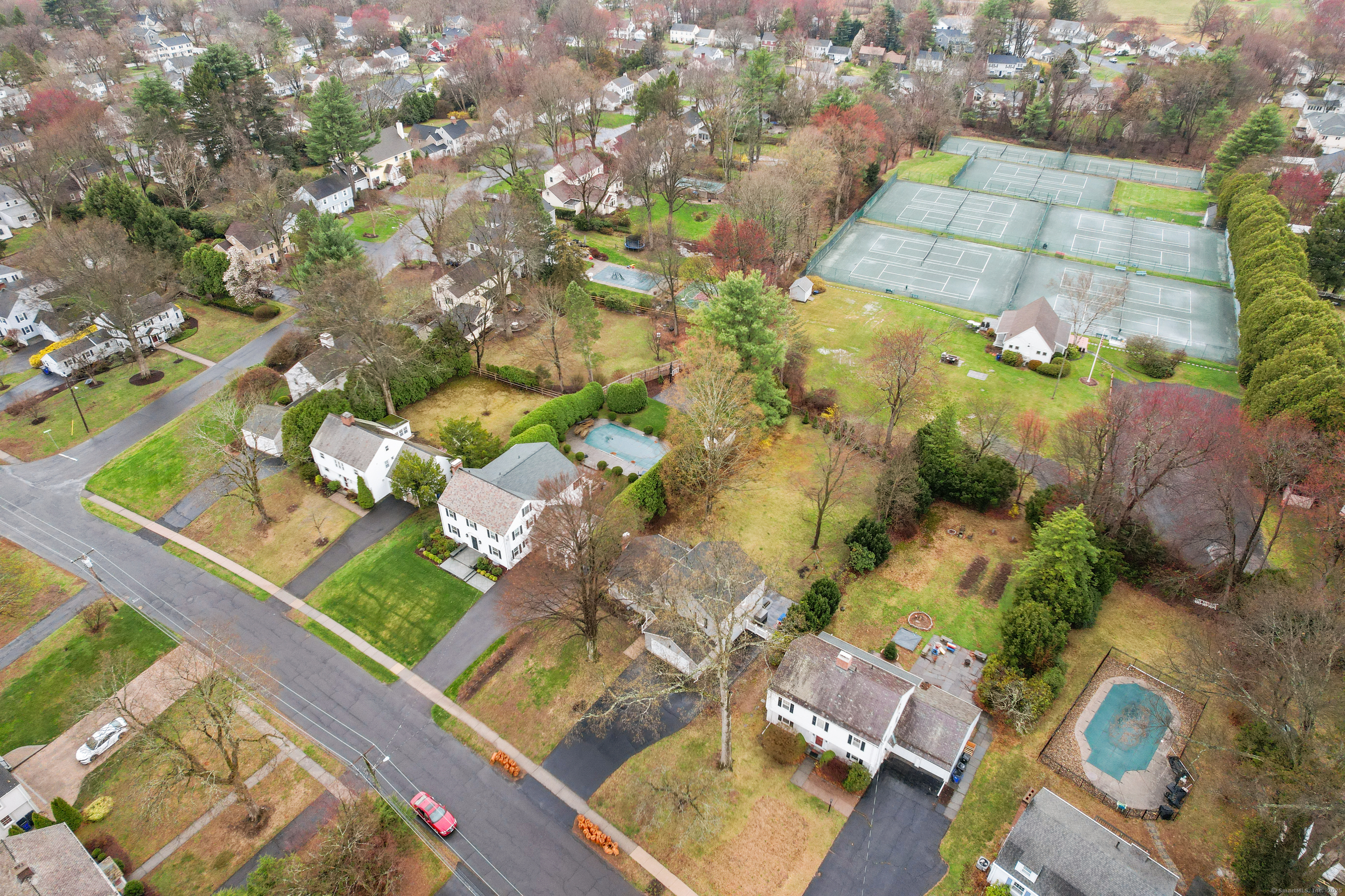 71 Blue Ridge Lane, West Hartford, Connecticut image 3