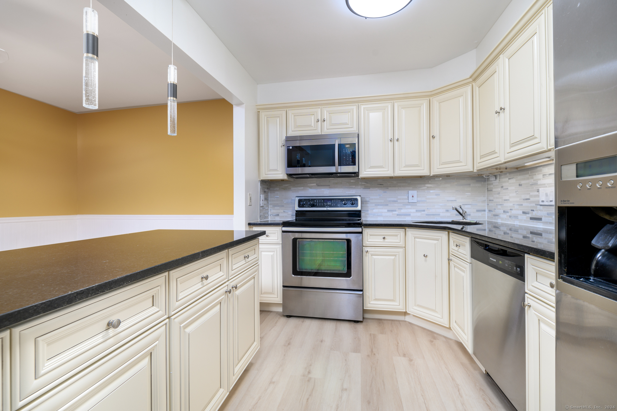 22 Radio Place #APT 10, Stamford, Connecticut image 6