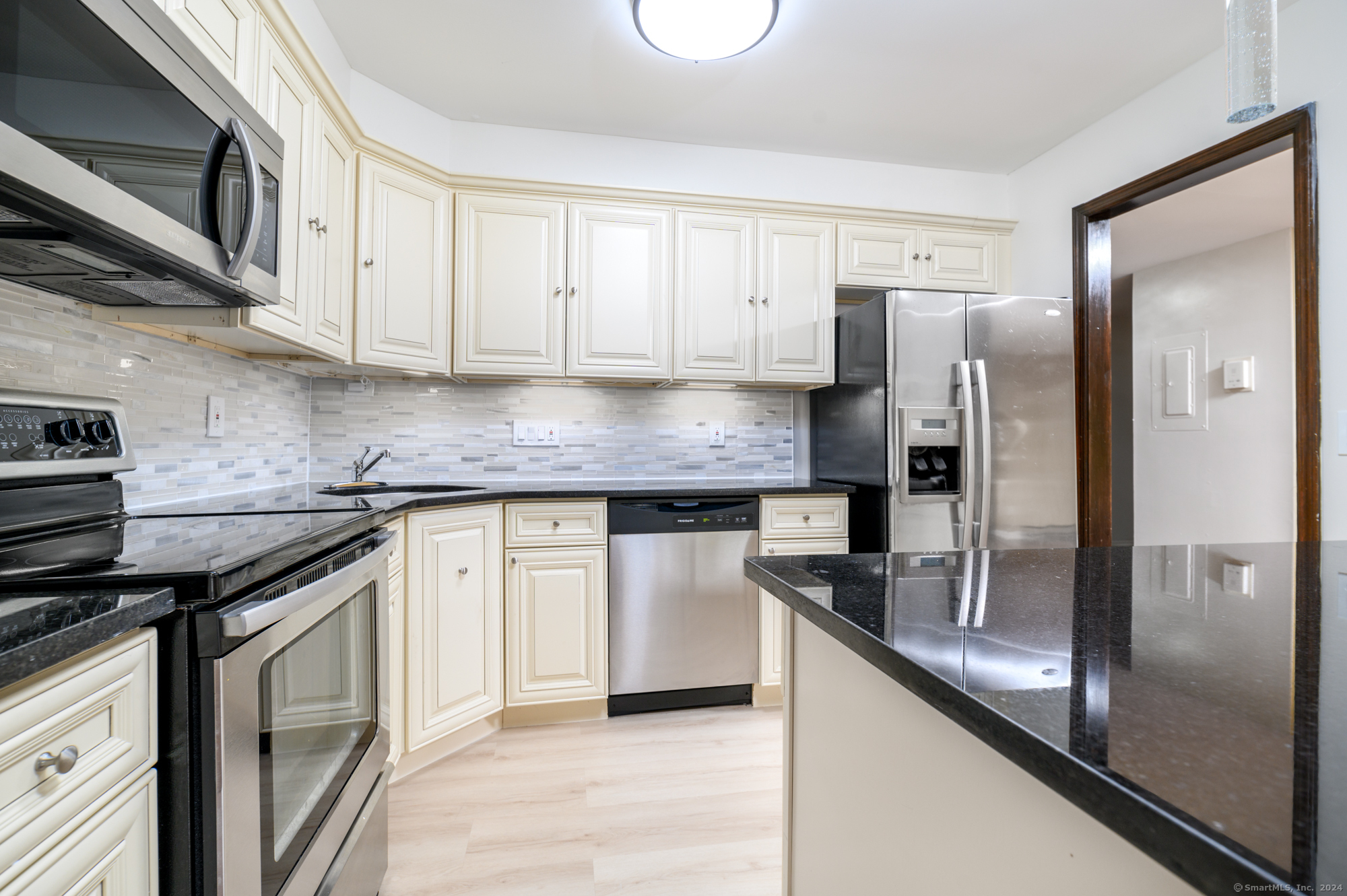 22 Radio Place #APT 10, Stamford, Connecticut image 7