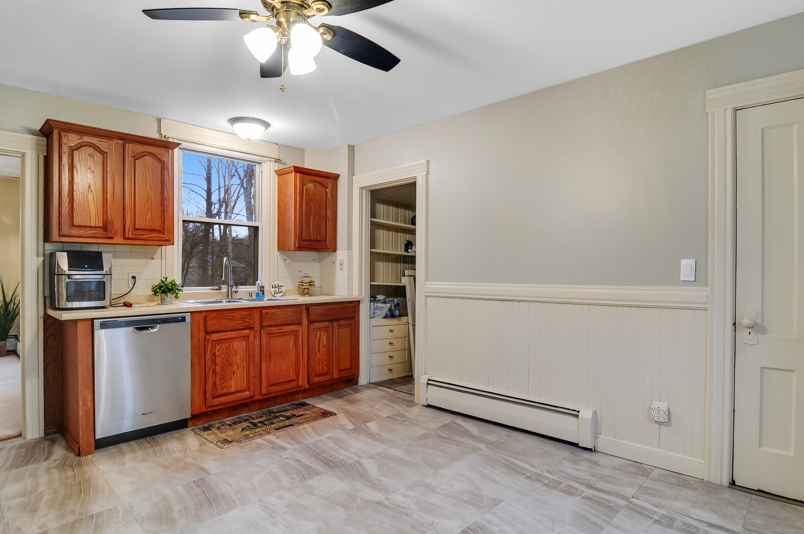 Windsor, Connecticut 06095, United States, 3 Bedrooms Bedrooms, ,1 BathroomBathrooms,Residential,Coming Soon,247773