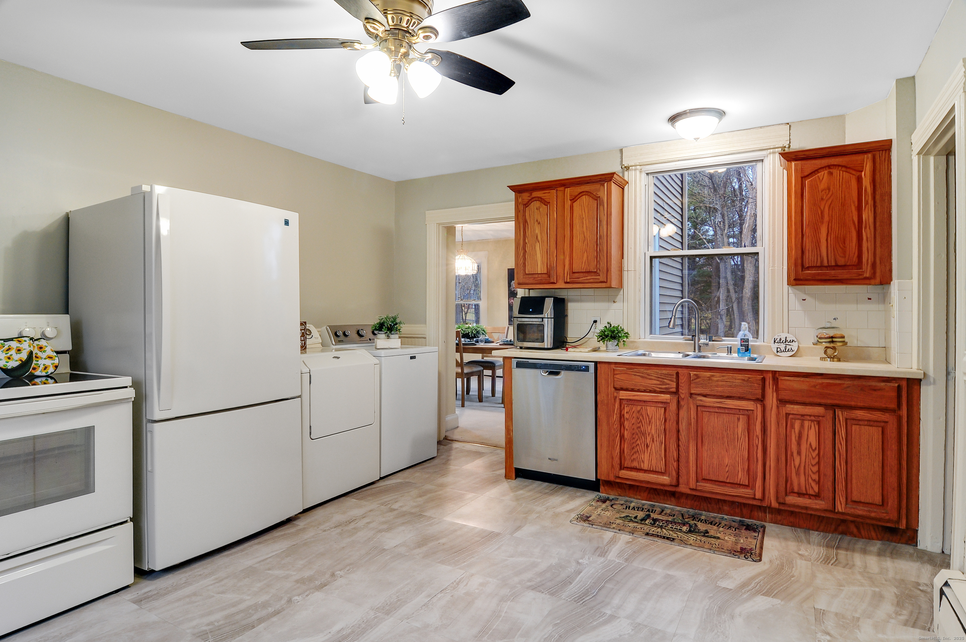 Windsor, Connecticut 06095, United States, 3 Bedrooms Bedrooms, ,1 BathroomBathrooms,Residential,Coming Soon,247773