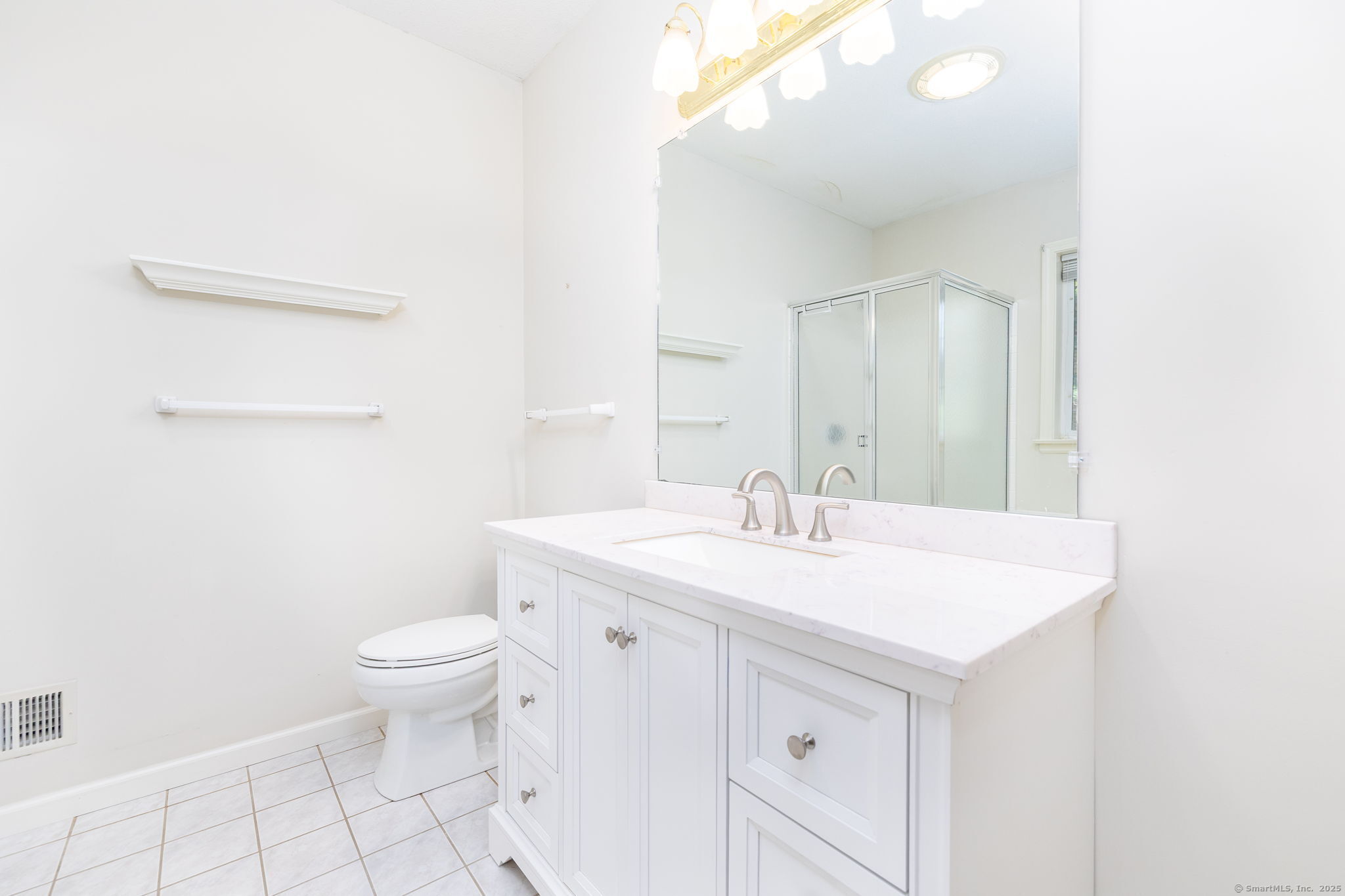 Simsbury, Connecticut 06070, United States, 2 Bedrooms Bedrooms, ,3 BathroomsBathrooms,Residential,Active,218295