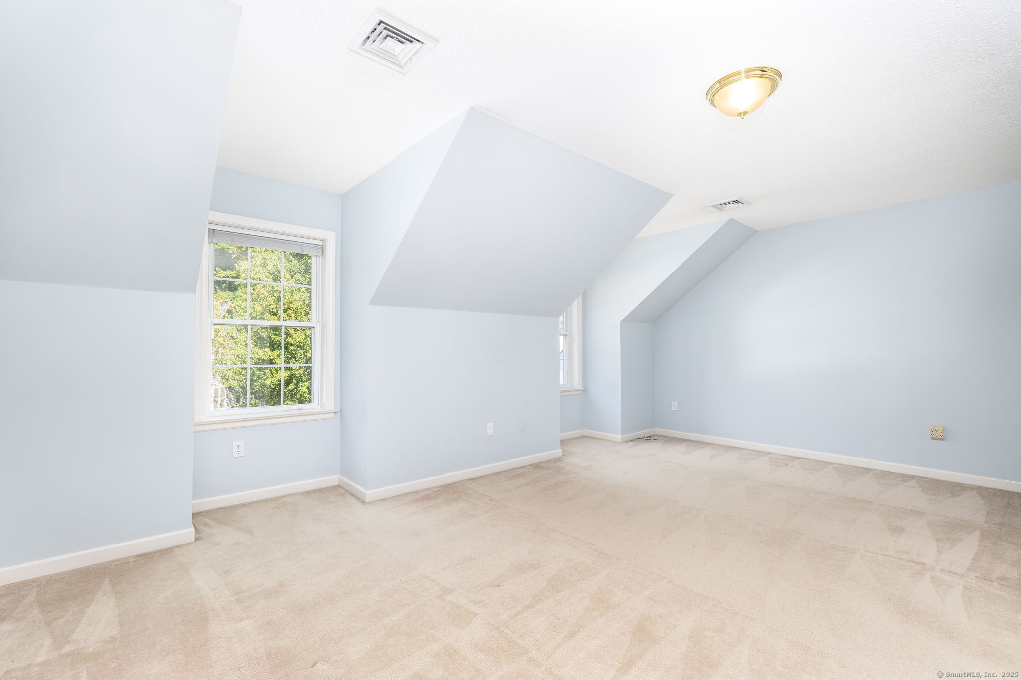 Simsbury, Connecticut 06070, United States, 2 Bedrooms Bedrooms, ,3 BathroomsBathrooms,Residential,Active,218295