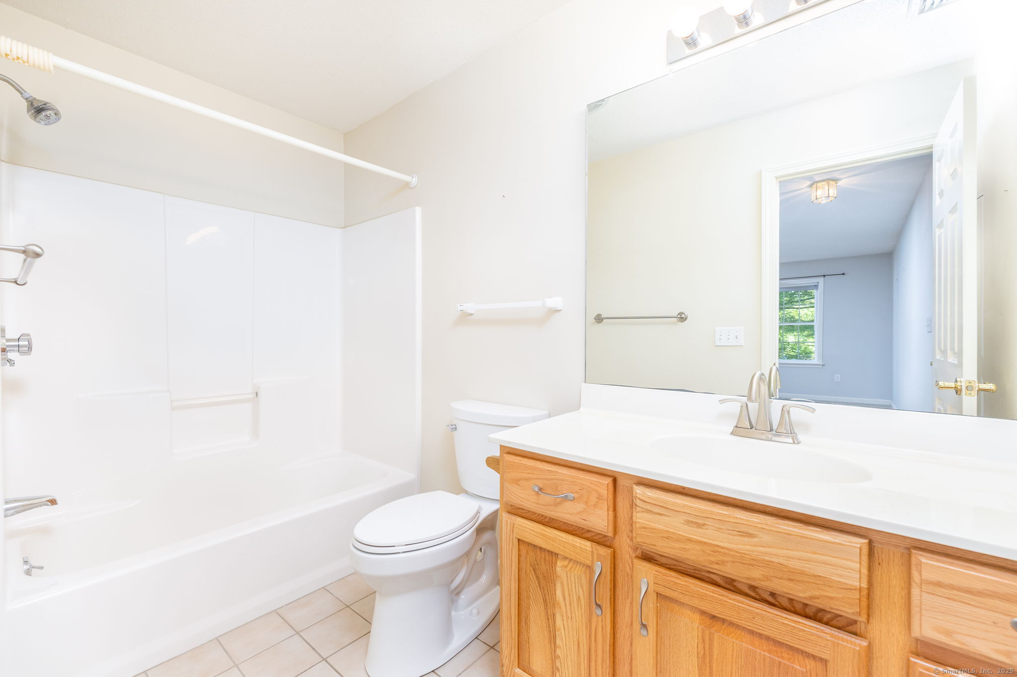 Simsbury, Connecticut 06070, United States, 2 Bedrooms Bedrooms, ,3 BathroomsBathrooms,Residential,Active,218295