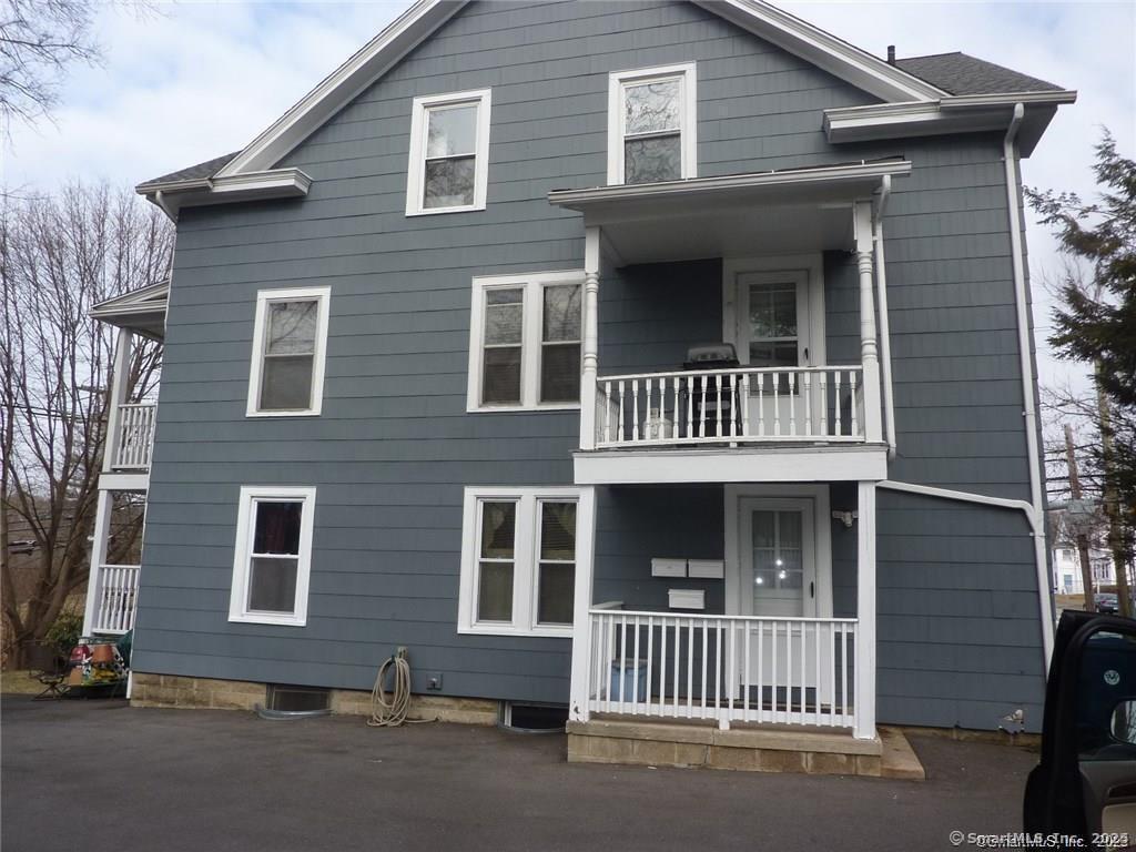 Main Street, Plymouth, Connecticut - 1 Bedrooms  
1 Bathrooms  
4 Rooms - 