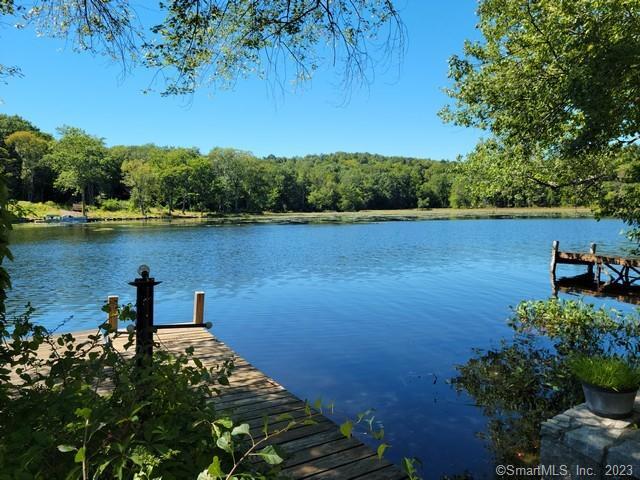 Sandy Beach Road, Middlebury, Connecticut - 2 Bedrooms  
1 Bathrooms  
6 Rooms - 