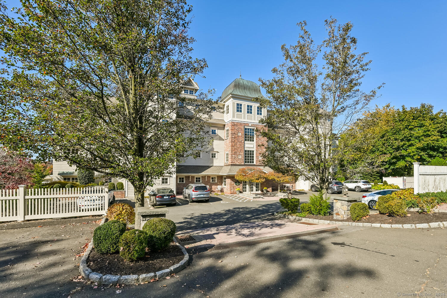 136 East Avenue Apt 4B, Norwalk, Connecticut - 2 Bedrooms  
3 Bathrooms  
5 Rooms - 