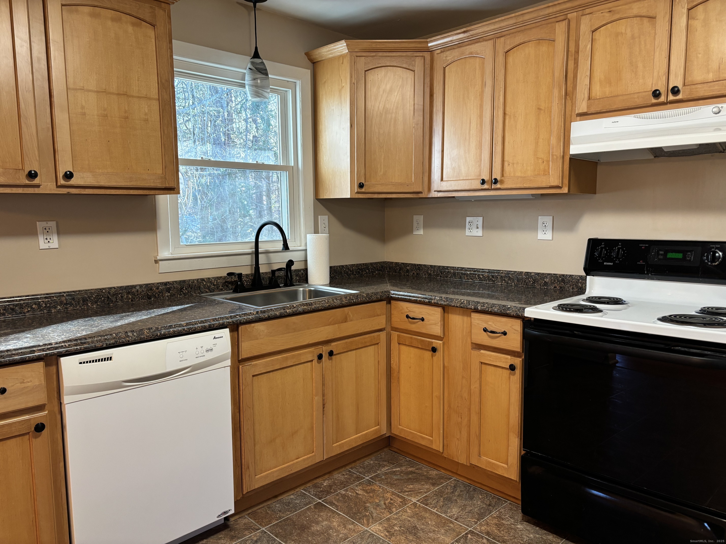 897 Colonel Ledyard Highway