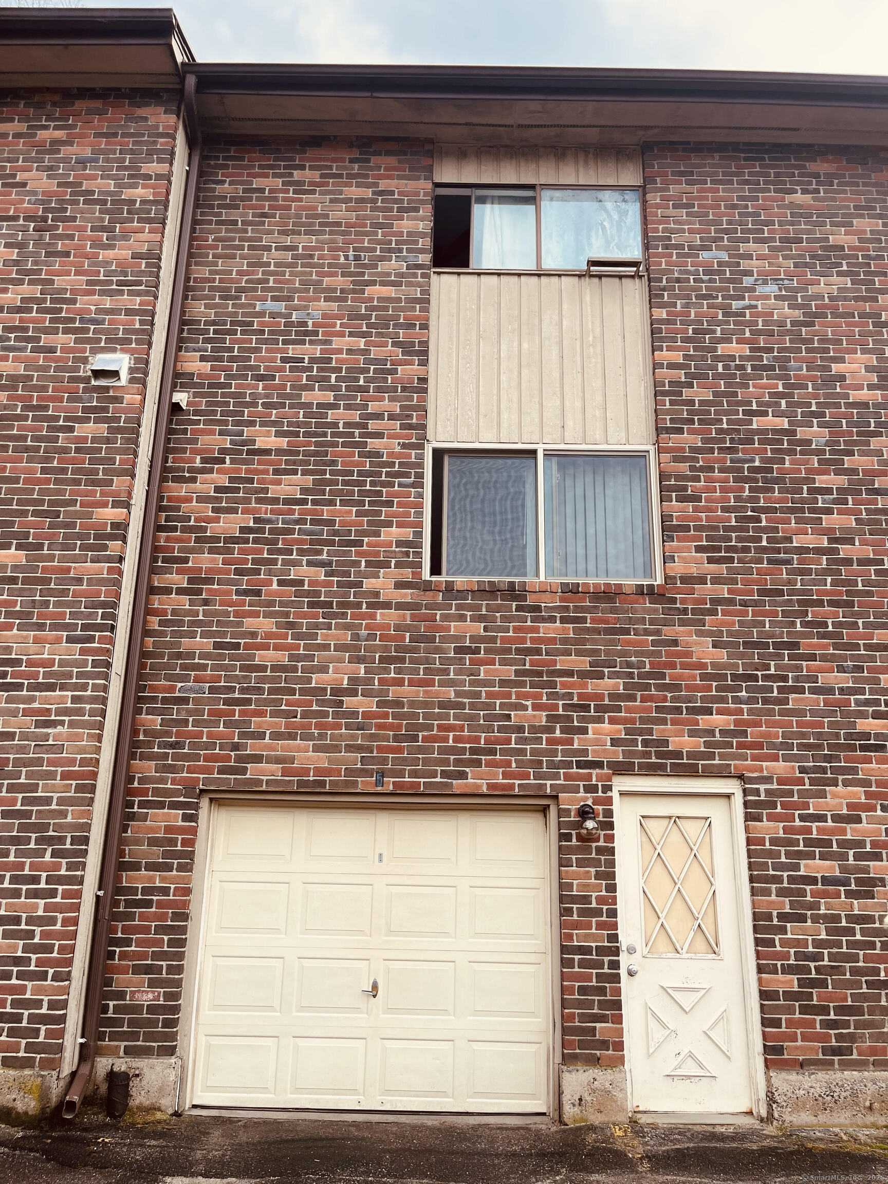 Property for Sale at Oakville Avenue Apt G, Waterbury, Connecticut - Bedrooms: 2 
Bathrooms: 2 
Rooms: 4  - $185,000