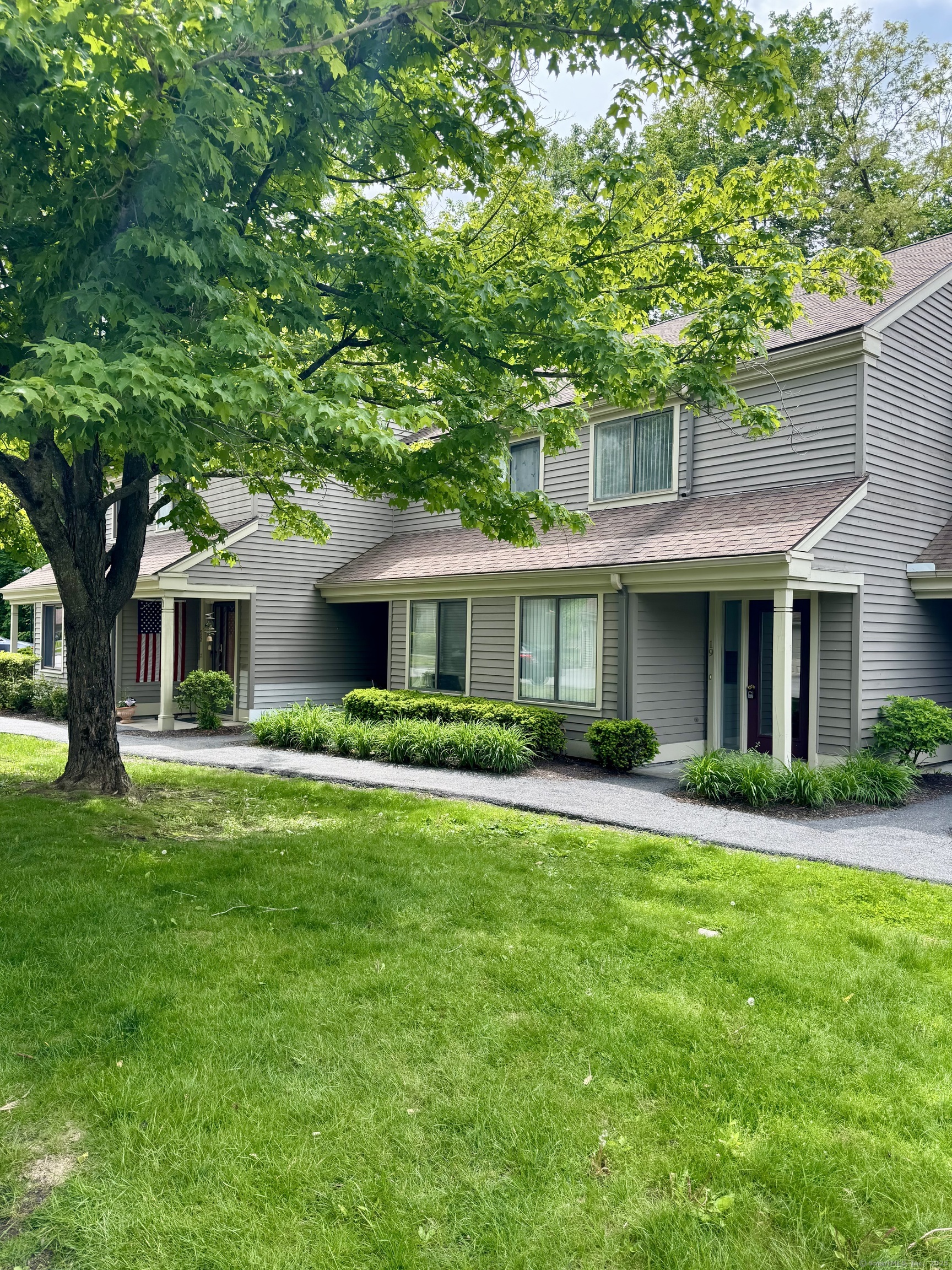 19 Riveredge Drive 19