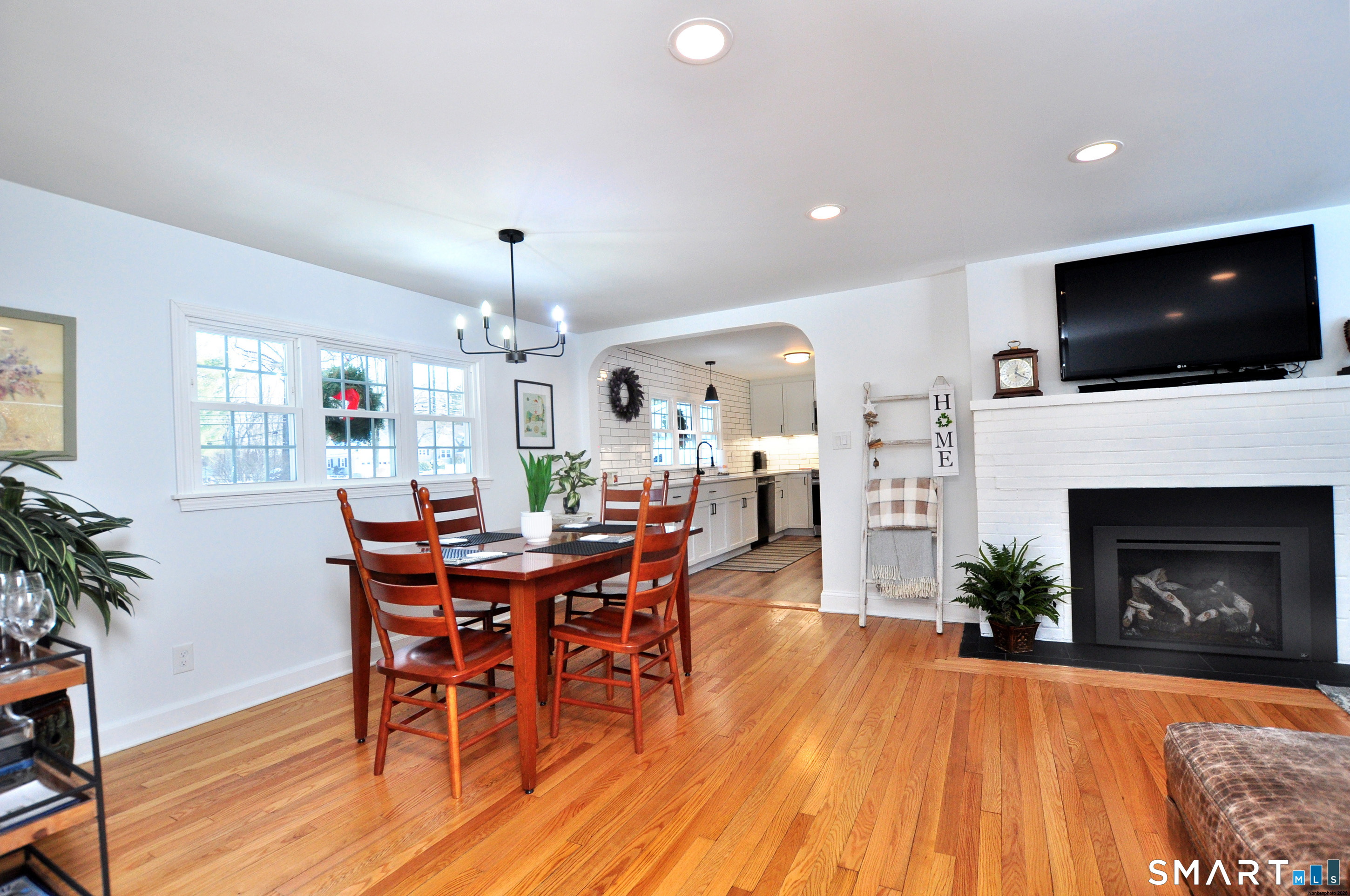 456 Plainville Avenue