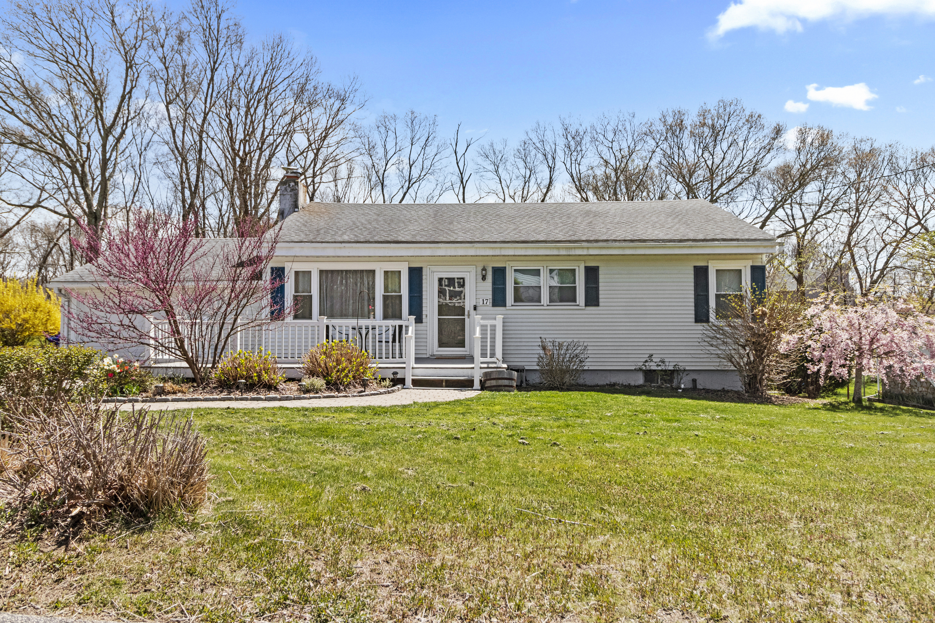 Photo 1 of 17 Rock Ridge Road, Waterford, Connecticut, $339,900, Web #: 24013192