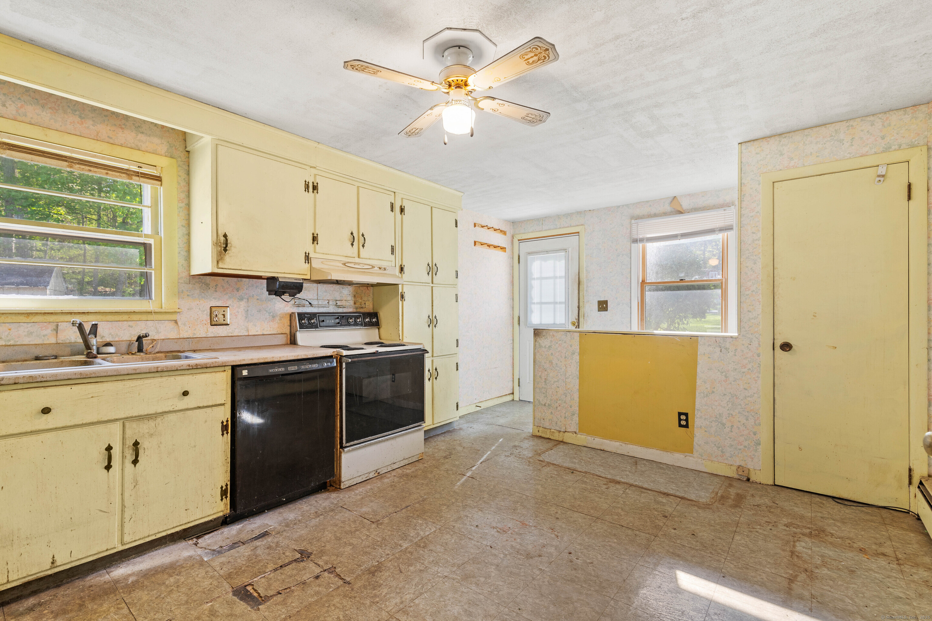 19 Oak Drive, North Stonington, Connecticut image 5