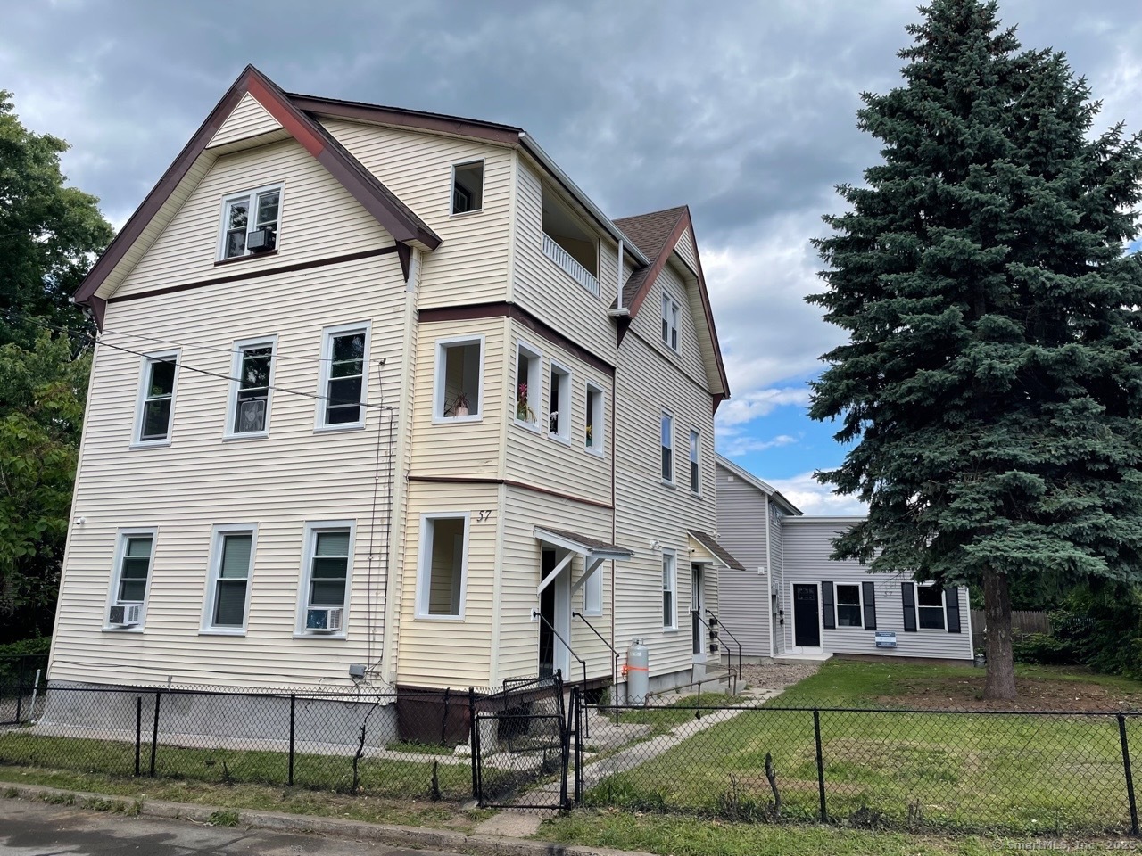 Erwin Place, New Britain, Connecticut - 14 Bedrooms  
5 Bathrooms  
19 Rooms - 