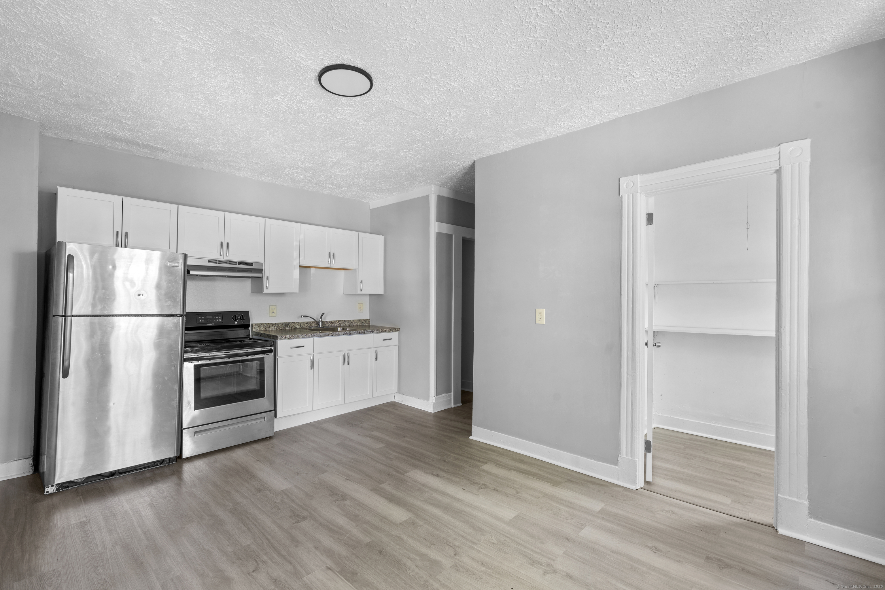 Hartford, Connecticut 06112, United States, 3 Bedrooms Bedrooms, ,1 BathroomBathrooms,Residential,Active,231402